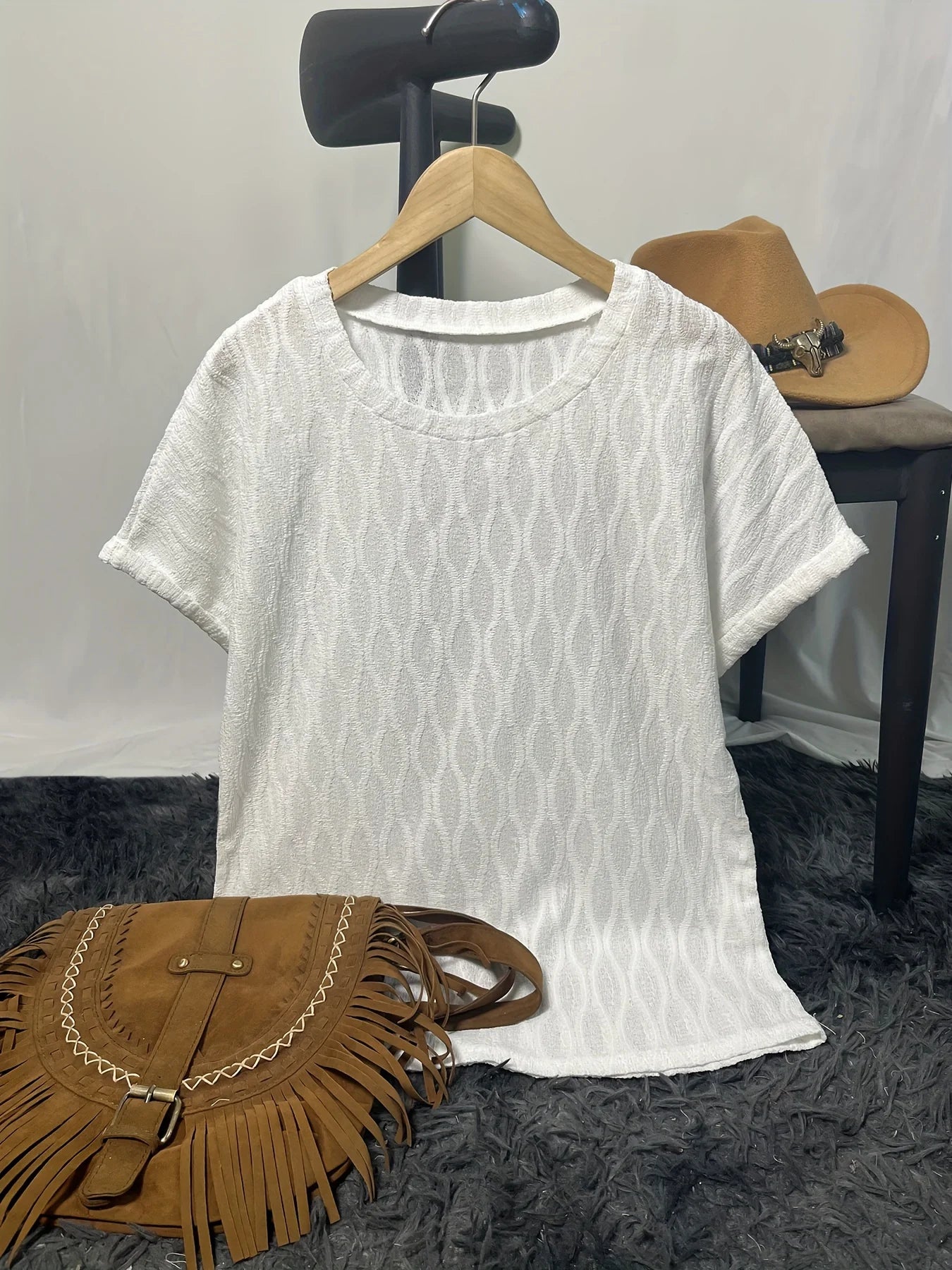 Plain textured T-shirt with round neck and short sleeve