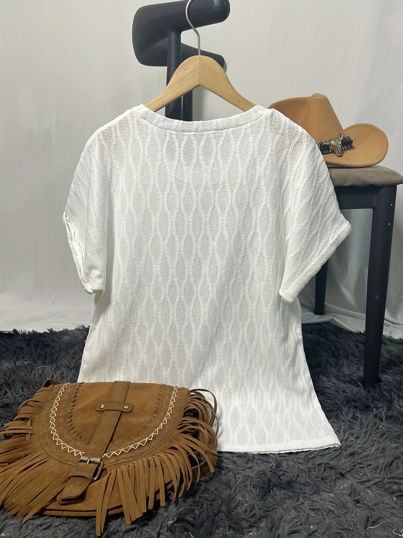 Plain textured T-shirt with round neck and short sleeve